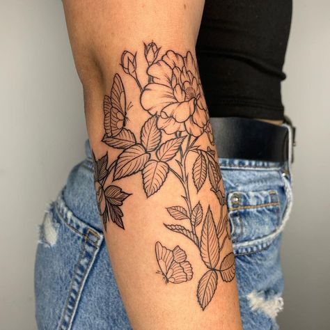 Marilyn on Instagram: “Lines done, shading it in two weeks 🌸💖 thank you Roxanne!” Dahlia Line Tattoo, Dahlias Tattoo, Tattoo Ideas Dahlia, Daliah Flower Tattoos, Shaded Flower Tattoo, Red Dahlia Flower Tattoo, Black Dahlia Flower Tattoo Design, Black And White Dahlia Tattoo, Daliah Flower