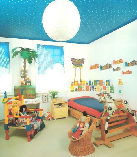 Bright children's bedroom Bedroom 90s, Living Room 70s, Retro Kids Room, Room Reference, 80s Interior Design, 90s Home, 80s Interior, Kids Room Interior Design, Retro Interior Design