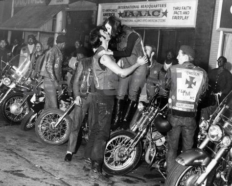 Greaser Aesthetic, Motorcycle Gang, Motorcycle Racers, Biker Aesthetic, Biker Clubs, Biker Gang, Scrambler Motorcycle, Vintage Biker, Motorcycle Clubs