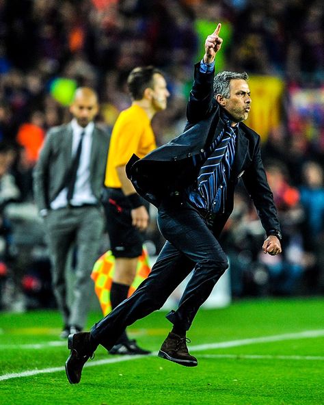 Jose Mourinho Inter, Football Celebrations, Ronaldo 9, Citations Instagram, Football Awards, Fifa Football, Football Manager, Jose Mourinho, The Special One