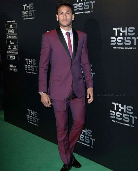 Neymar Soccer, All Black Suit, Football Awards, Fifa Football, Suit Pin, Soccer Guys, Messi 10, Black Suit, Neymar Jr