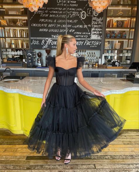 Tool Prom Dress Tulle, Tulle Dress Styling, New York Formal Dresses, Grad Dress 2024, Prom Dress Square Neckline, Black Ruffle Prom Dress, Black Tulle Formal Dress, Black Tulle Dress Wedding, Unique Grad Dresses