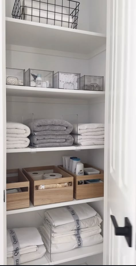 Cleaning Inspiration, Organized Closet, House Organisation, Linen Cupboard, Linen Closet Organization, Dream Apartment Decor, House Organization, Future Apartment Decor, Apartment Organization