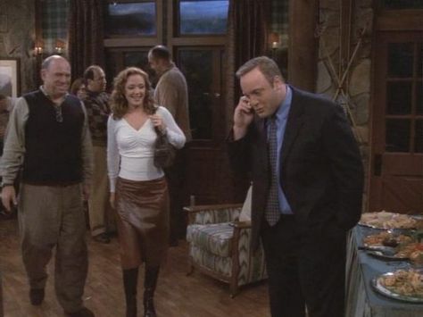 King Of Queens Carrie Outfits, True Romantic Kibbe, Carrie Heffernan Outfits, Carrie Heffernan, Nyc 90s, The King Of Queens, 90s Television, Style In 2023, Romantic Kibbe