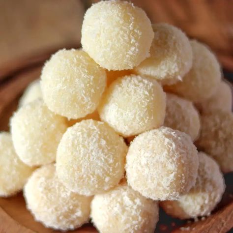 Yummy Winter Desserts, Laddoo Recipe, Diwali Special Recipes, Coconut Ladoo Recipe, Coconut Ladoo, Ladoo Recipe, Trini Food, Eating Food Funny, Sugar Free Sweets