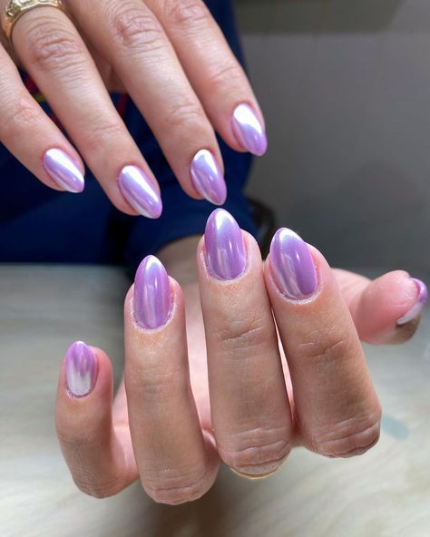 Lavender Nails Inspiration, Lilac With Chrome Nails, Purple Nails Shiny, Nails For Purple Hoco Dress, Purple Halo Nails, Lavender Nail Ideas Almond, Lavender Colored Nails, Lilac Purple Chrome Nails, Fun Lavender Nails