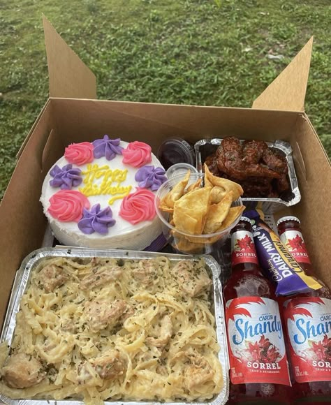 Food Plates For Sale Ideas, Wings Platter, Food Tray Ideas, Grilled Chicken Wraps, Birthday Boxes, Lunch Catering, Serving Sizes, Soul Food Dinner, Birthday Date