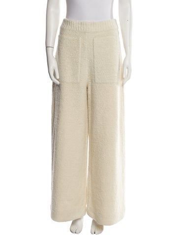 Look 15 from the Fall 2024 Runway Collection.

Chanel Cashmere Wide Leg PantsFrom the Fall 2024 Collection by Virginie ViardNeutralsHigh-RiseElasticized WaistFit:Pants by Chanel typically fit true to size. 2024 Runway, Miami Design, Runway Collection, Bottega Jodie, 2024 Collection, Outerwear Sweater, Diamond Drop Earrings, Balenciaga City Bag, Fall 2024