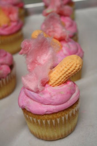 circus peanut and cotton candy flavored cupcakes Pastel Carnival Cupcakes, Carnival Cupcakes Birthday, Circus Cupcake Ideas, Fair Themed Cupcakes, Carnival Cupcake Ideas, Circus Theme Cupcakes, Circus Treats, Carnival Vbs, Circus Vbs