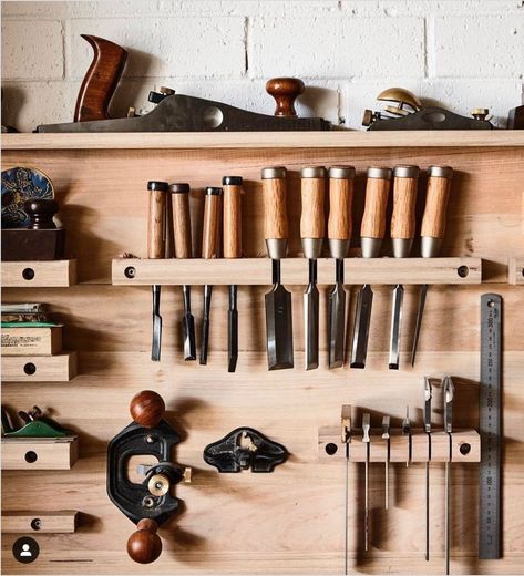 Tool Box Organization Ideas, Woodwork Workshop, Tool Display, Diy Ac, Box Organization, Workshop Layout, Woodworking Tools Storage, Workshop Tools, Tool Board