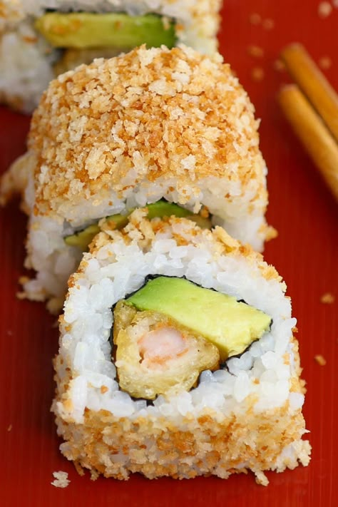 Crunchy Roll Sushi (Tempura California Roll Recipe) Crunchy Roll Sushi, Shrimp Sushi Rolls, California Roll Recipes, Spicy California Roll, Chines Food, Resep Sushi, Tempura Sushi, Shrimp Tempura Roll, California Roll Sushi