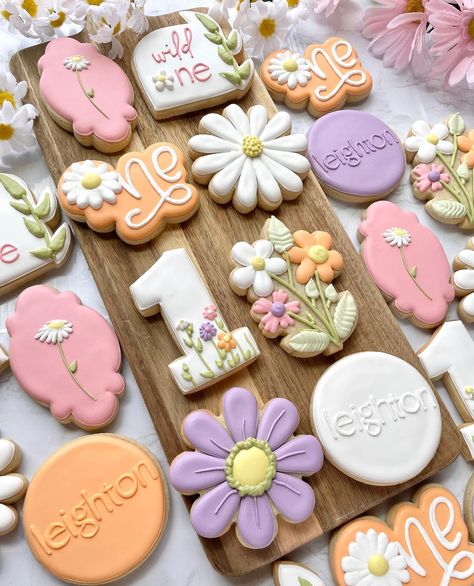 Wildflower 1st Birthday Cookies, Wild Flower Sugar Cookies, Wildflower Cookies Decorated, Flower Birthday Cookies, Wildflower Sugar Cookies, Prom Cookies, Wildflower Cookies, Floral Sugar Cookies, 1st Birthday Cookies