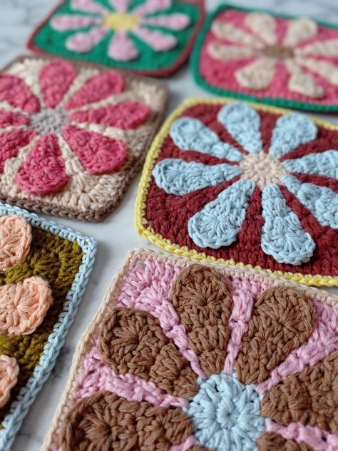 Flower Granny Square Cardigan, Crochet Blanket Pattern Easy, Pillow Embroidery, Crochet Granny Square Blanket, Flower Blanket, Crochet Blocks, Crochet Square Patterns, Granny Square Crochet Pattern, Wool Crafts