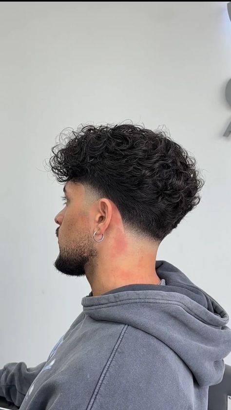 Low Fade Curly Hair, Mens Haircuts Thick Hair, Fade Curly Hair, Taper Fade Short Hair, Taper Fade Curly Hair, Fade Haircut Curly Hair, Low Taper Fade Haircut, Male Haircuts Curly, Curly Hair Fade