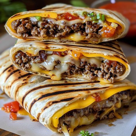 Weight Watchers Grilled Cheeseburger Wraps, Supper Wrap Ideas, Grilled Cheese Burger Wraps, Weekend Grilling Dinner Ideas, Quick Grilling Ideas, Dinner Ideas Yummy, Burger In Tortilla, Cheeseburger Wrap Recipe, Quick Fun Dinner Ideas