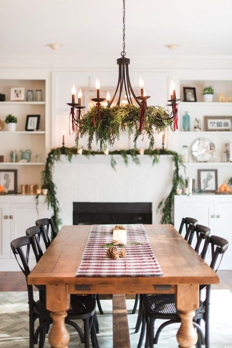 Wood Table Christmas Dining Room via theglitterguide #ChristmasDecor #ChristmasDiningRoom Christmas Dining Room Decor, Dining Room Fireplace, Christmas Dining Room, Rooms Ideas, Elegant Dining Room, Christmas Dining, The Fireplace, The Dining Room, Farmhouse Dining Room