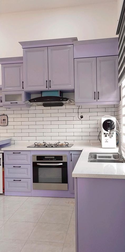 Pink And Purple Kitchen Decor, Lavander Kitchens, Purple Cabnits Kitchen, Kitchen With Purple Accents, Lilac Kitchen Ideas, Lavender Cabinets Kitchen, Light Purple Kitchen Cabinets, Purple Backsplash Kitchen, Lilac Kitchen Cabinets