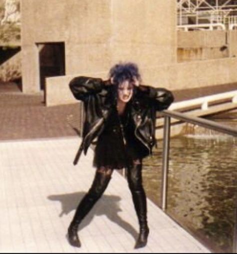 Trad Goth Outfit Inspiration, 80s Alt Fashion, 80s Goth Aesthetic, Actual Goth, 80s Alternative Fashion, 2000s Goth Fashion, 80s Goth Fashion, Alt Style Outfit, Punk Rock Women