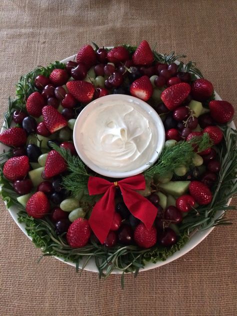 Charcuterie And Fruit Board, Snowflake Fruit Tray, Fruit Dip Christmas, Christmas Fruit Wreath Platter, Christmas Wreath Fruit Tray, Christmas Fruit Arrangements, Fruit Wreath Christmas Edible, Holiday Dessert Bars Christmas, Fruit Christmas Platter