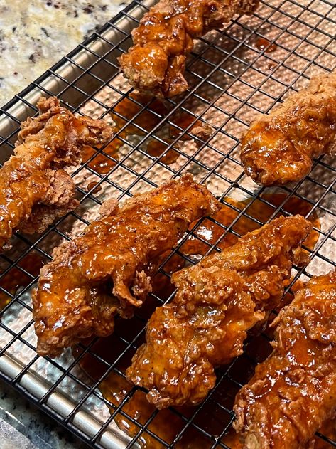 Honey Siracha Chicken, Honey Siracha, Spicy Chicken Tenders, Best Fried Chicken Recipe, Buttermilk Chicken Tenders, Spicy Honey Chicken, Honey Sriracha Sauce, Honey Sriracha Chicken, Spicy Fried Chicken