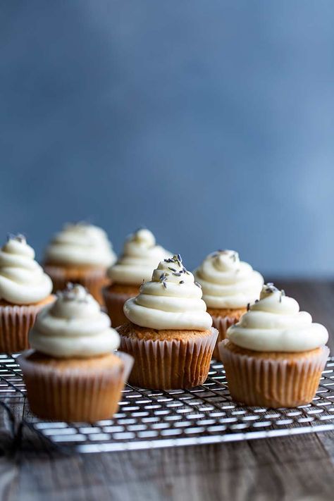 London Fog Cupcakes Earl Grey Lavender Cupcakes, London Fog Desserts, Lavender Earl Grey Cupcakes, Earl Grey Tea Cupcakes, Lavender London Fog Cake, London Fog Cupcakes, Earl Grey Cupcakes Recipe, Earl Gray Cupcakes, London Fog Muffins