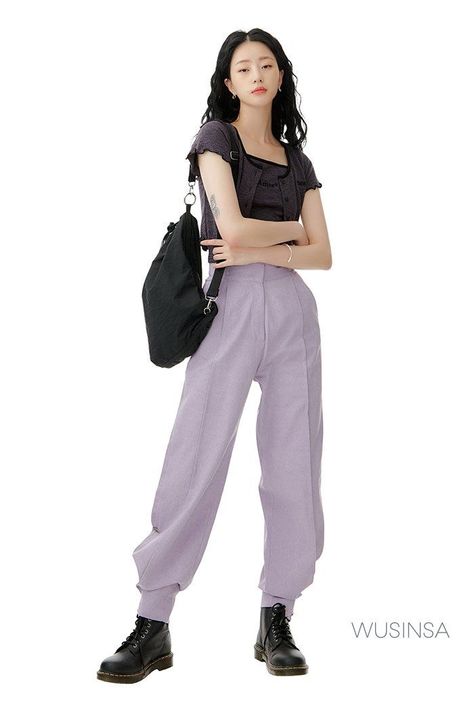 Lazy Standing Pose, Rectangle Body Shape Outfits Korean, Woman Standing Reference, Poses With Bags, Fashion Outfits 2022, Female Pose Reference, Standing Poses, Foto Poses, Poses References