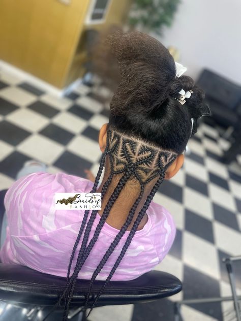 Heart Shape Knotless Braids, Heart Shaped Knotless Braids, Heart Braids Black Women, Valentines Day Braids, Singles With Heart Braids, Knotless Heart Braids, Braid With Heart Design, Heart Knotless, Heart Design Braids