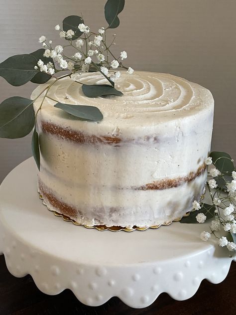 Eculyptus Wedding Cakes, Small Wedding Cake Ideas Rustic, Cake Eucalyptus, Wedding Smash Cake, Minimalist White Cake, Simple Rustic Cake, Rustic Cake Birthday, Simple Rustic Wedding Cake 1 Tier, Pretty Simple Birthday Cakes