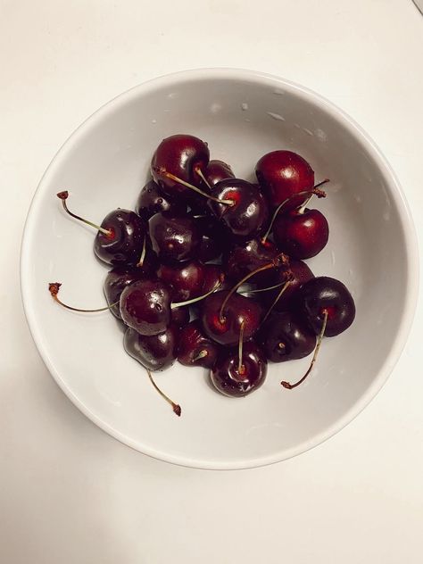 cherry bowl clean aesthetic Bowl Of Cherries Aesthetic, Cherries In A Bowl, Cherry Snacks, Cherries Aesthetic, Cherry Core, Morning Fruit, Drink Branding, Bowl Of Cherries, Art Homework