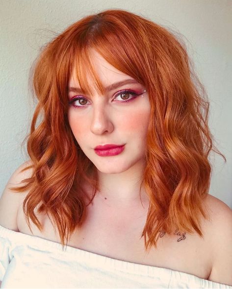 Red Hair Shoulder Length, Shoulder Length Copper Hair, Mid Length Bob, Medium Red Hair, Strawberry Red Hair, Comfortable Walking Shoes Women, Red Hair With Highlights, Red Blonde Hair, Hair Color Caramel