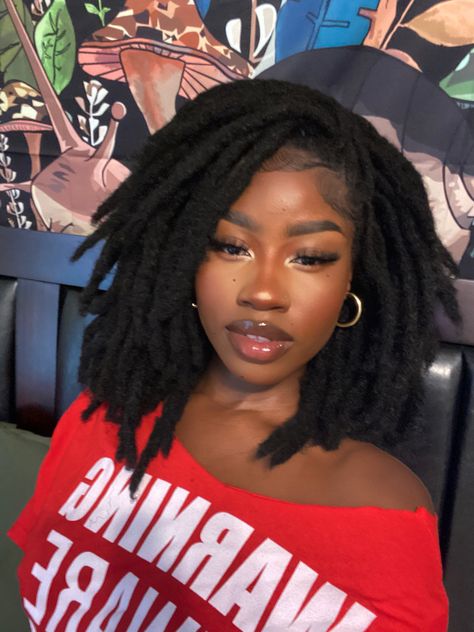 Freeform Dreads, Pretty Dark Skin, Dreads Girl, Short Locs Hairstyles, Faux Locs Hairstyles, Dreads Styles, Pelo Afro, Face Card, American Woman