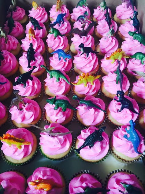 Girly dinosaur cupcakes 3rd Birthday Party For Girls, Girly Dinosaur, Girl Dinosaur Party, Ideas For Baby Shower, Dinosaur Cupcakes, Girl Dinosaur Birthday, Dinosaur Birthday Party Decorations, Dinosaur Themed Birthday Party, Dino Birthday Party