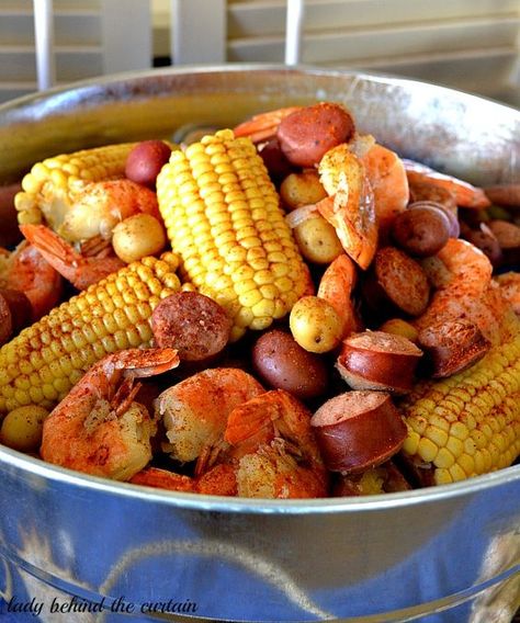 Shrimp Boil For Large Crowd, Seafood Boil For Large Crowd, Side Dishes For Low Country Boil, Shrimp Corn Sausage Potatoes Boil, Fish Boil Party, Shrimp And Sausage Boil, Crab And Shrimp Boil, Frogmore Stew, Shrimp Boil Party