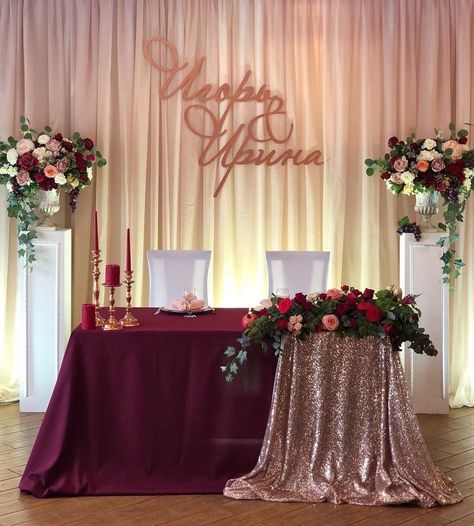 Burgundy And Gold Wedding Table Decor, Burgundy Main Table Wedding, Burgundy And Pink Decorations, Burgundy Gold Backdrop, Rose Gold And Burgundy Centerpiece, Burgundy Wedding Decorations Receptions, Burgundy Blush And Gold Wedding Centerpieces, Burgundy And Gold Wedding Centerpieces, Quinceañera Main Table