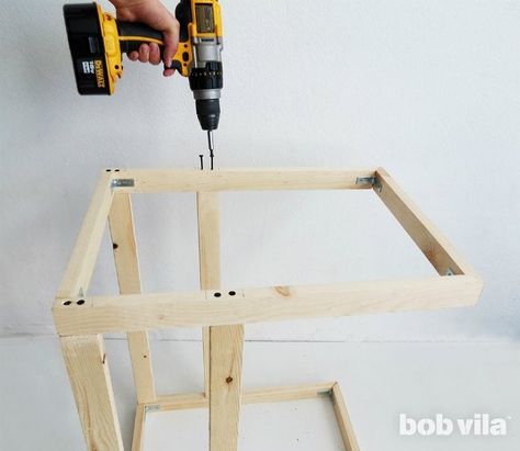 DIY Side Table - Step 9 Tv Dinner Table, Tv Tray Table, Diy Side Table, Diy End Tables, Diy Sofa Table, Tv Dinner, Carpentry Diy, Diy Tv, 2x4 Furniture Plans