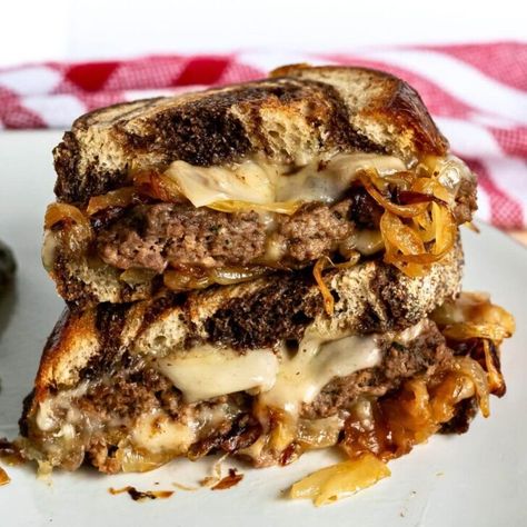 Quick Patty Melts Recipe - Yummy and fully Patty Melt Casserole, How To Make A Patty Melt, Best Patty Melt, Cooks Country Patty Melt, Classic Patty Melt, Parmesan Cheese Crisps, Patty Melt Recipe, Tuna Casserole Easy, Marinated Flank Steak