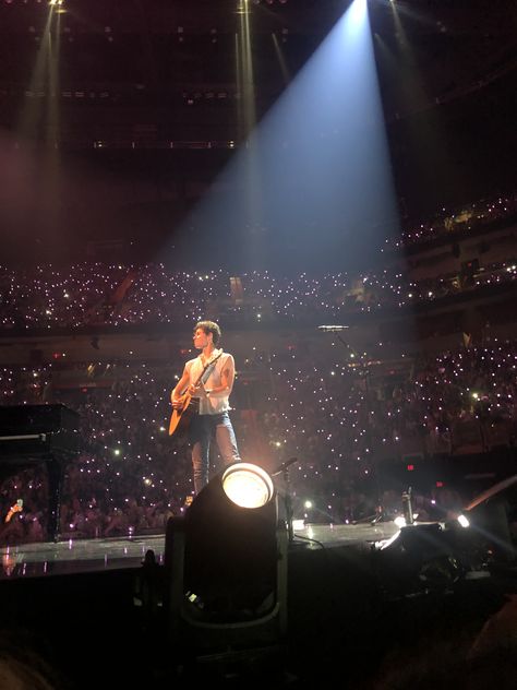 Concert Aesthetic Front Row, Front Row Concert Aesthetic, Front Row Concert, Shifting Inspiration, Famous Aesthetic, Concert Aesthetic, 2023 Vision, Aesthetic Tumblr, 1d And 5sos