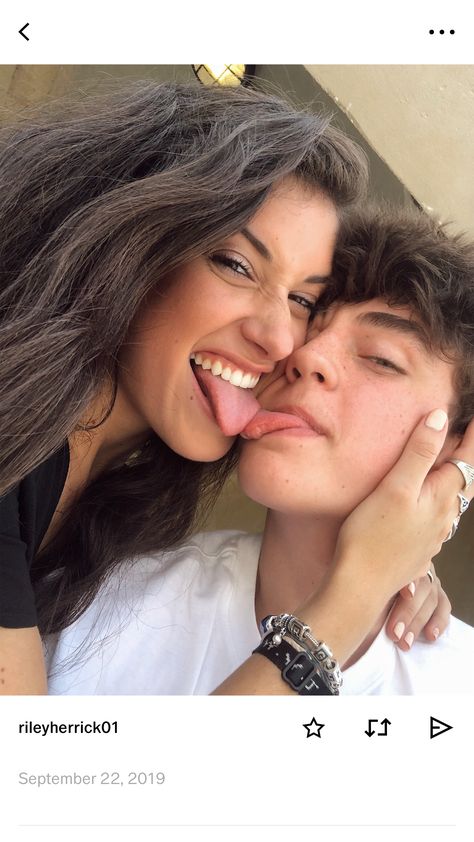 Couple Picture Tongue, Insta Goals, Fotos Goals, Boyfriend Goals, Cute Couples Photos, Relationship Goals Pictures, Friend Goals, Photo Couple, Couple Photography Poses