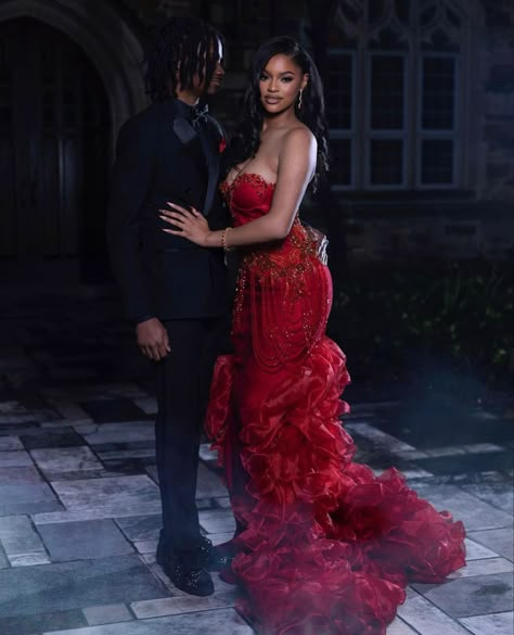 Aso Ebi Wedding, Couple Prom, African Gowns, Red Evening Dresses, African Luxury, Prom Goals, Prom Picture Poses, Prom Photoshoot, Classy Prom