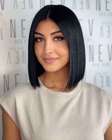 Hair Length Chart: An Accurate Guide to Your Desired Hair Length Short Haircuts Black Hair, One Length Haircuts, Magical Hands, Bobbed Hair, Line Bob Haircut, Hair Length Chart, Short Dark Hair, Modern Haircuts, Bob Haircut For Fine Hair