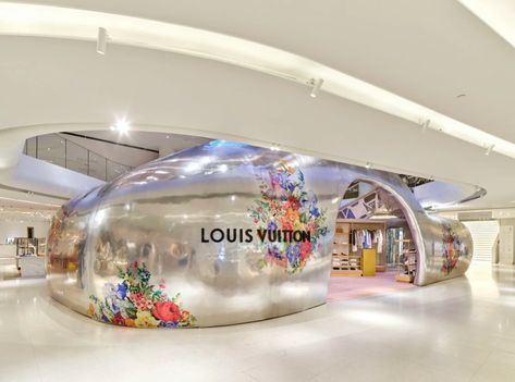 Louis Vuitton Women's FW22 Collection Pop Up, El Corte Ingles Madrid. Living Room Japanese Style, Louis Vuitton Store, Retail Store Design, Pop Up Event, Commercial Art, Exhibition Space, Exhibition Stand, Pop Up Stores, Kids Store