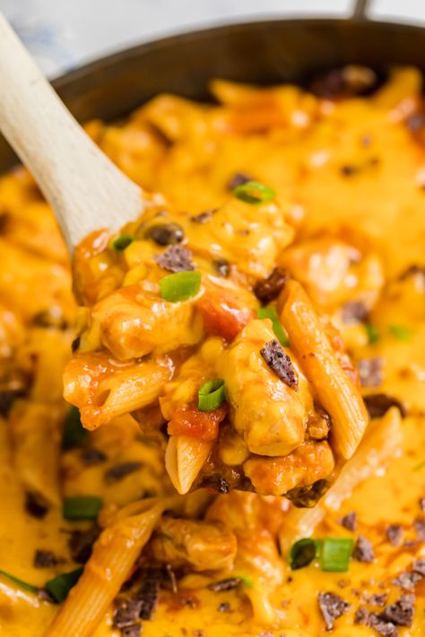 Tex Mex Chicken Pasta, Taco Chicken Pasta Recipes, Chicken Taco Pasta Casserole, Chicken Taco Pasta Bake, Chicken Taco Pasta, Mexican Chicken Pasta, Creamy Taco Pasta, Southwest Chicken Pasta, Crockpot Mexican Chicken