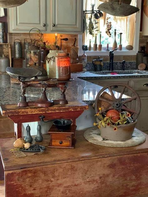 Country Sampler Decorating Ideas, Leaf Tables, Prim Kitchen, Primitive Home Decorating, Primitive Country Kitchen, Colonial Decorating, Vintage Fall Decor, Primitive Bedroom, Colonial Kitchen