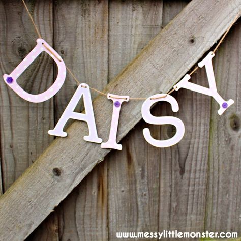 DIY Personalized Wooden Name Garland / Bunting Fall Garland Diy, Easy Garland, Diy Fall Garland, Name Garland, Bunting Diy, Red Ted Art, Garland Diy, Clothes Pegs, Fall Garland