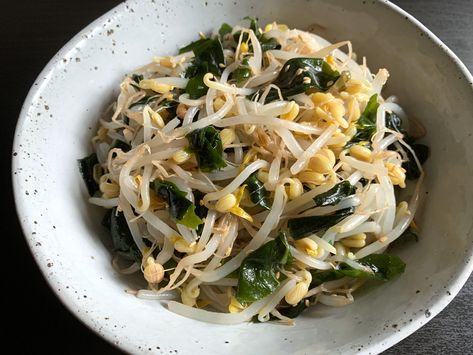 Korean Inspired Bean Sprouts & Wakame Salad – Hiroko's Recipes Bean Sprout Recipes Healthy, Wakame Salad, Bean Sprout Recipes, Boiled Egg Salad, Creamed Cucumbers, Potato Salad With Egg, Bean Sprout, Pumpkin Salad, Asian Dinners