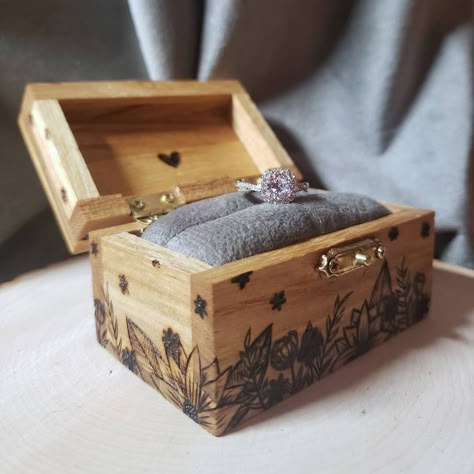 Wedding Pyrography, Hysteria Art, Wood Burn Designs, Proposal Ring Box, Pyrography Art, Proposal Wedding, Wood Burning Ideas, Ring Boxes, Diy Things