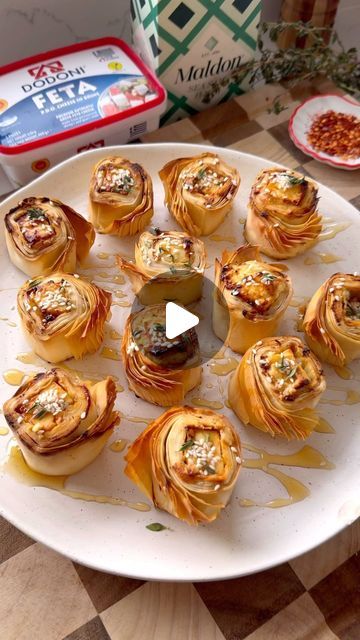 Honey Feta, Feta Bites, Phyllo Recipes, Hot Snacks, Hot Appetizers, Filo Pastry, Hot Honey, Phyllo Dough, Greek Recipes