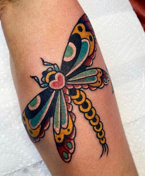 All Star Tattoo on Instagram: "Happy Valentine’s Day, friends! If you’re ready to be bitten by a love bug of your own, fly on over to the shop to see @captainsalty87 or text him at 314-696-3969 to set something up." Dragonfly American Traditional, Traditional Style Dragonfly Tattoo, Heart Bug Tattoo, Stinkbug Tattoo, Traditional Bug Tattoo Flash, Traditional Style Bug Tattoo, Doodle Bug Tattoo, Colorful Bug Tattoo, Bug Tattoo Color