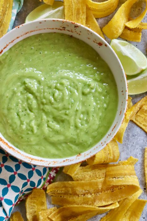 Creamy Tomatillo Salsa Verde with Avocado Slice of Jess Tomatillo Avocado Salsa, Mexican Salsa Recipe, Verde Salsa, Healthy Dinner Salads, Mexican Salsa Recipes, Crispy Pizza, Mexican Salsa, Tomatillo Salsa, Green Salsa