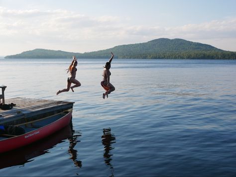 Summer Lake Activities, Living On A Lake, Lake Summer Vibes, Lake House Vibes, Lake Cottage Aesthetic, Lake Cabin Aesthetic, Summer Cabin Aesthetic, Summer Lake Party, Lakehouse Aesthetic